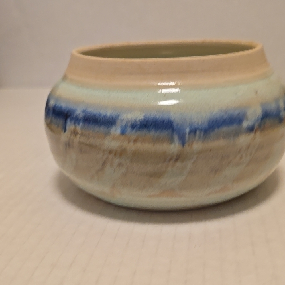 Elegant Blue and Cream Signed Pottery Bowl / Planter - Picture 16 of 16